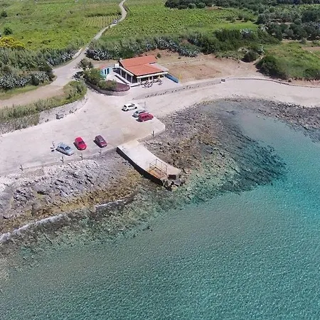 Robinson House In With Sea View, Terrace Zrnovo
