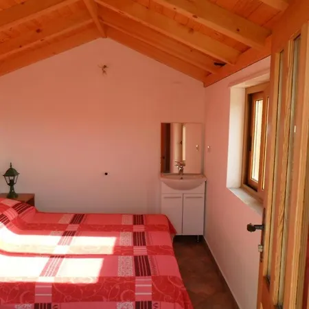 Robinson House In With Sea View, Terrace * Zrnovo