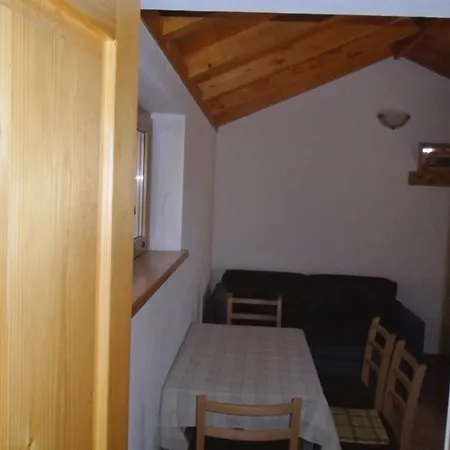Robinson House In With Sea View, Terrace Zrnovo
